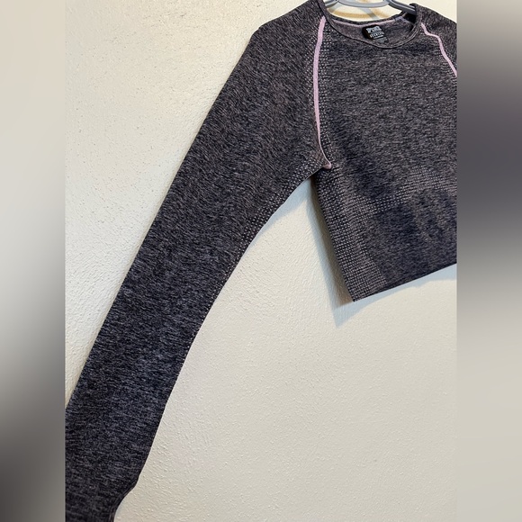 Victorias Secret VS Pink Seamless Cropped Workout Top Size Large Pink Multi - Picture 8 of 13